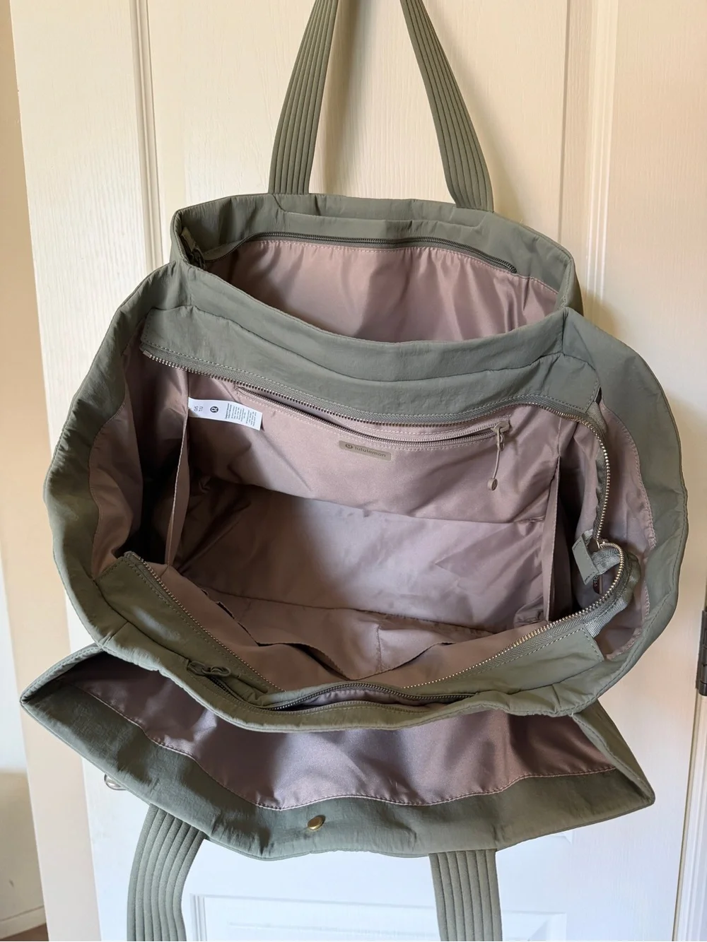 lululemon athletica Tripe Compartment Tote 18L Bay Leaf